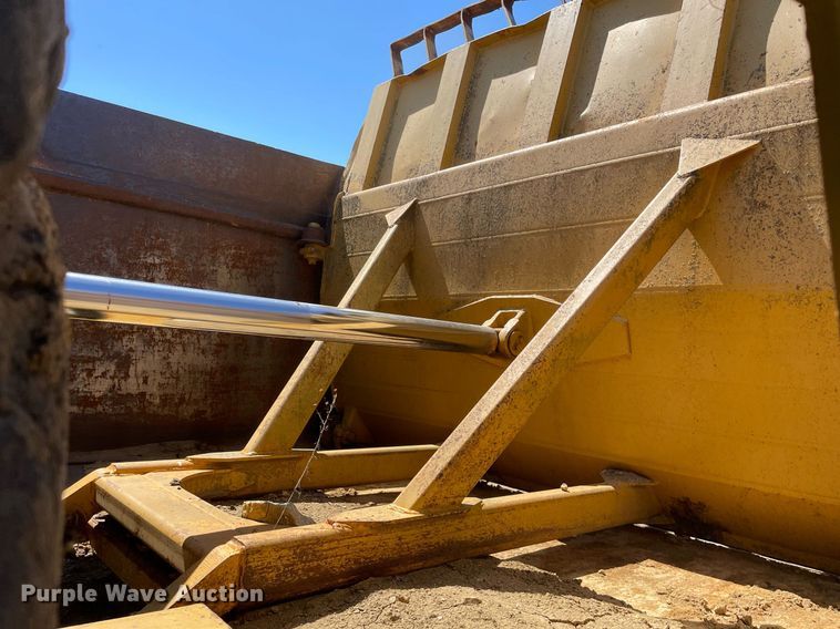 image for item LJ9612 1986 Caterpillar 621B  conventional scraper