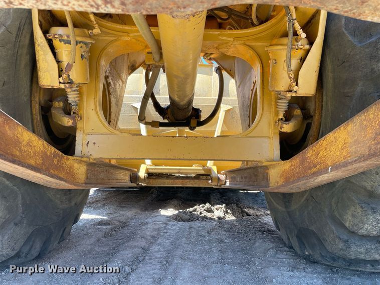 image for item LJ9612 1986 Caterpillar 621B  conventional scraper