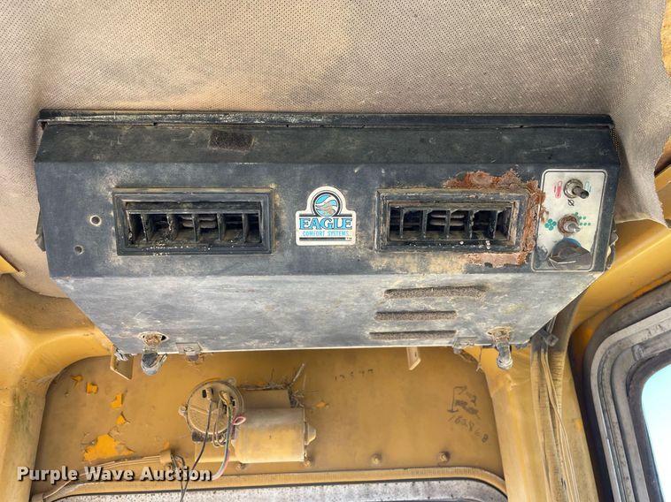 image for item LJ9612 1986 Caterpillar 621B  conventional scraper