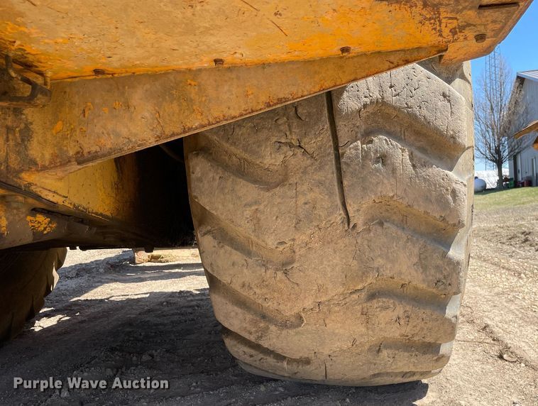 image for item LJ9612 1986 Caterpillar 621B  conventional scraper