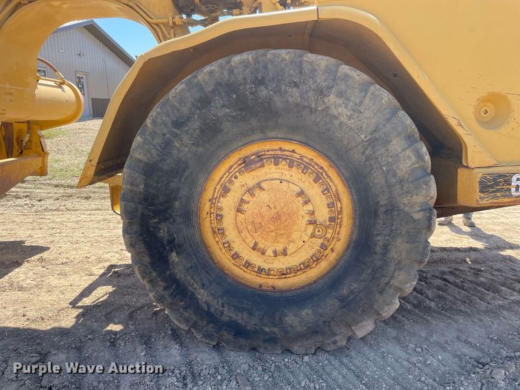 image for item LJ9612 1986 Caterpillar 621B  conventional scraper