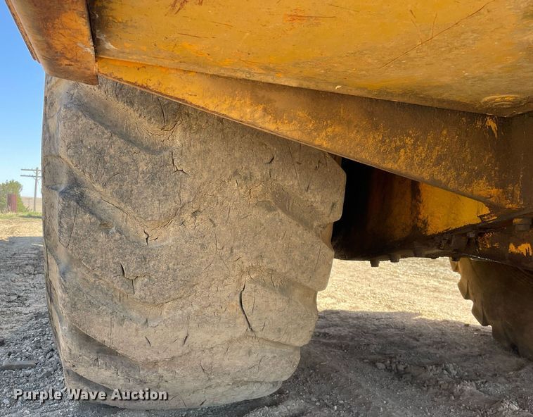 image for item LJ9612 1986 Caterpillar 621B  conventional scraper