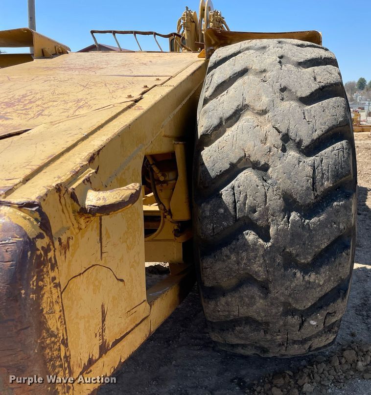 image for item LJ9612 1986 Caterpillar 621B  conventional scraper