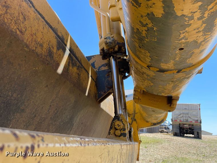 image for item LJ9613 1982 Caterpillar 621B  conventional scraper