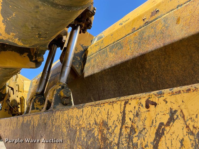 image for item LJ9613 1982 Caterpillar 621B  conventional scraper