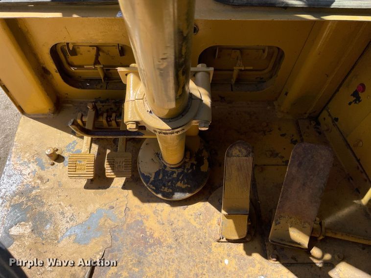 image for item LJ9613 1982 Caterpillar 621B  conventional scraper