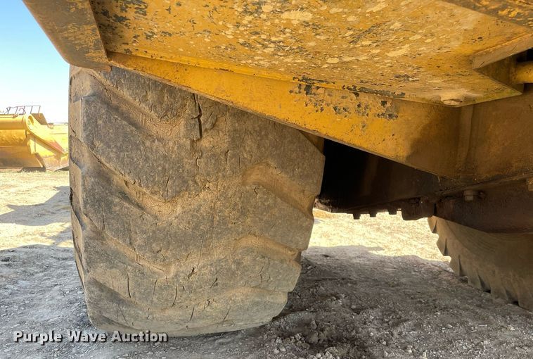 image for item LJ9613 1982 Caterpillar 621B  conventional scraper