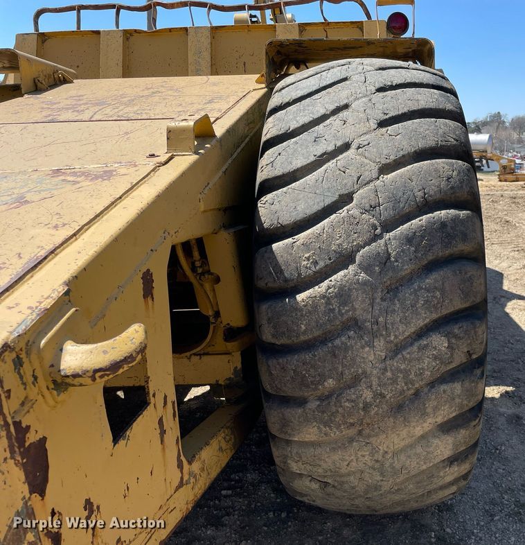 image for item LJ9613 1982 Caterpillar 621B  conventional scraper
