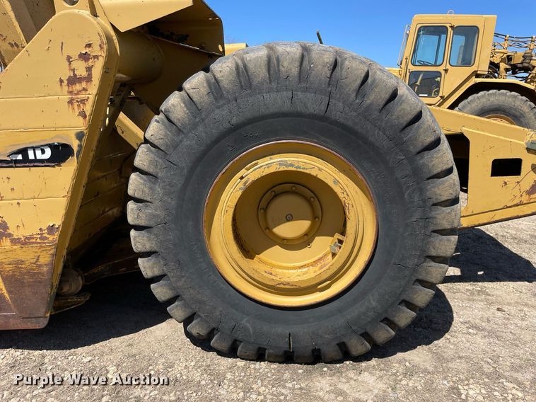 image for item LJ9613 1982 Caterpillar 621B  conventional scraper