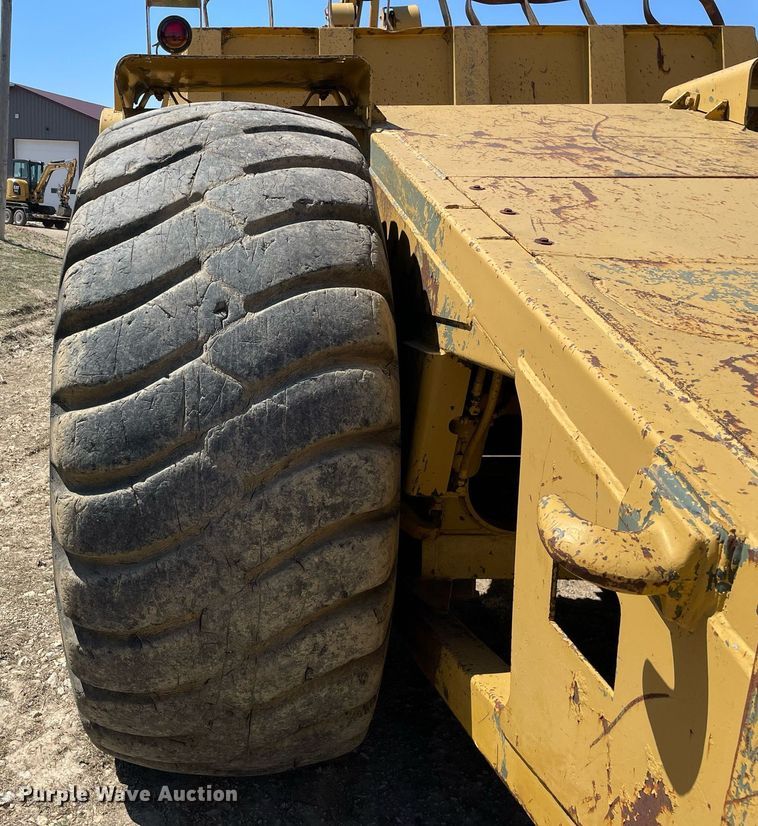 image for item LJ9613 1982 Caterpillar 621B  conventional scraper
