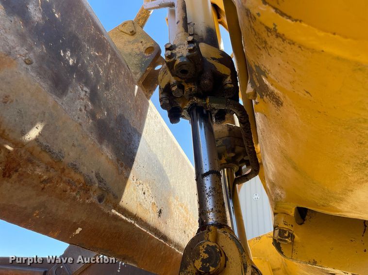 image for item LJ9614 Caterpillar 621B  conventional scraper