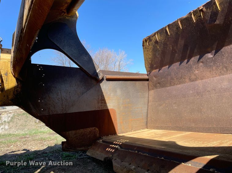 image for item LJ9614 Caterpillar 621B  conventional scraper