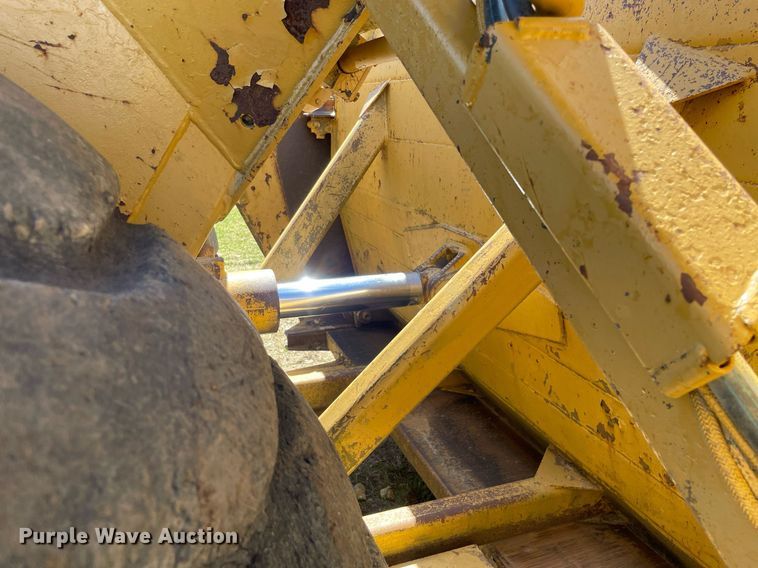 image for item LJ9614 Caterpillar 621B  conventional scraper