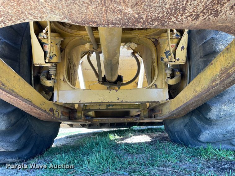 image for item LJ9614 Caterpillar 621B  conventional scraper