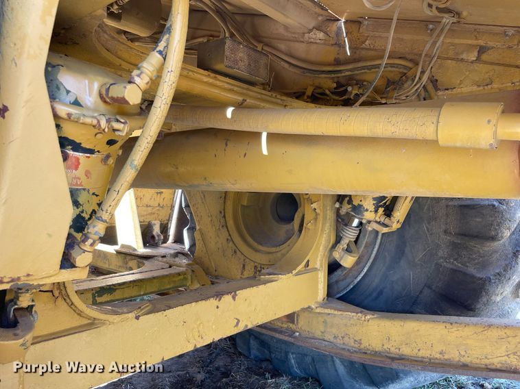 image for item LJ9614 Caterpillar 621B  conventional scraper