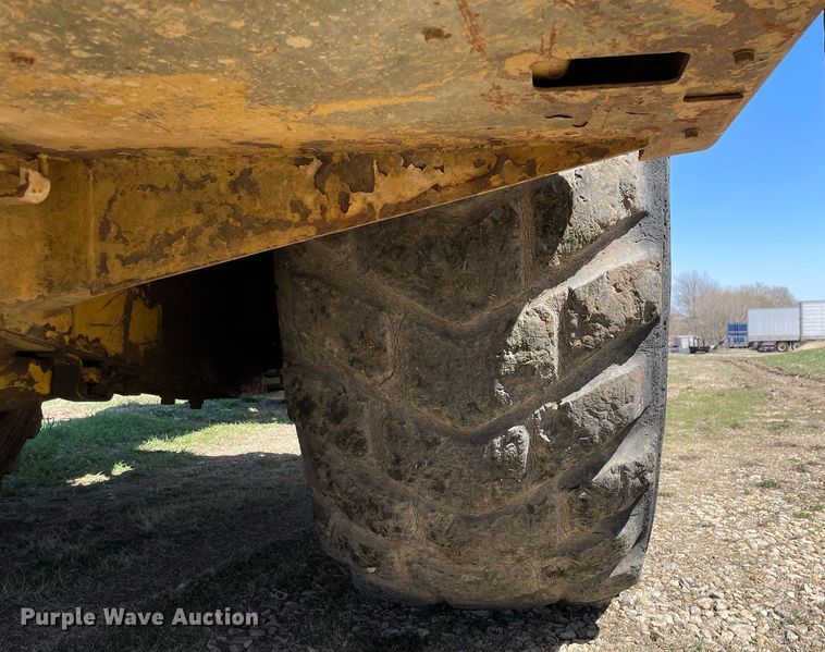 image for item LJ9614 Caterpillar 621B  conventional scraper