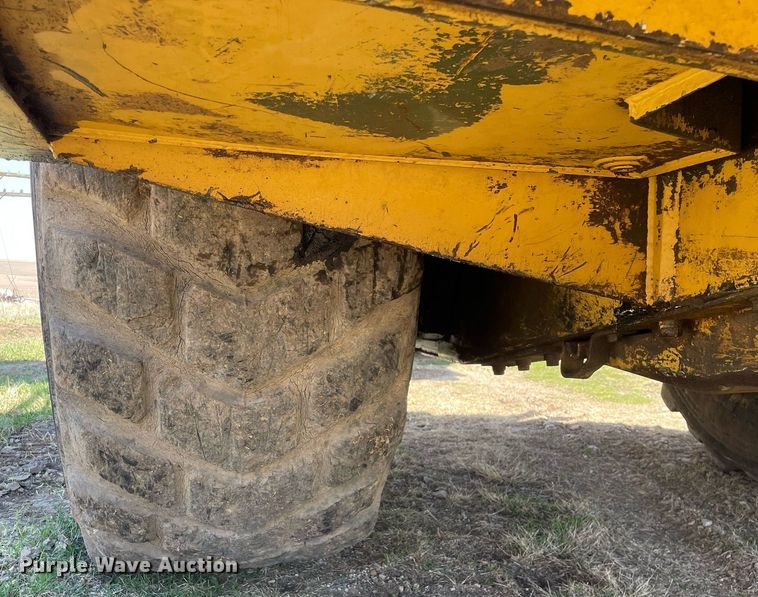 image for item LJ9614 Caterpillar 621B  conventional scraper