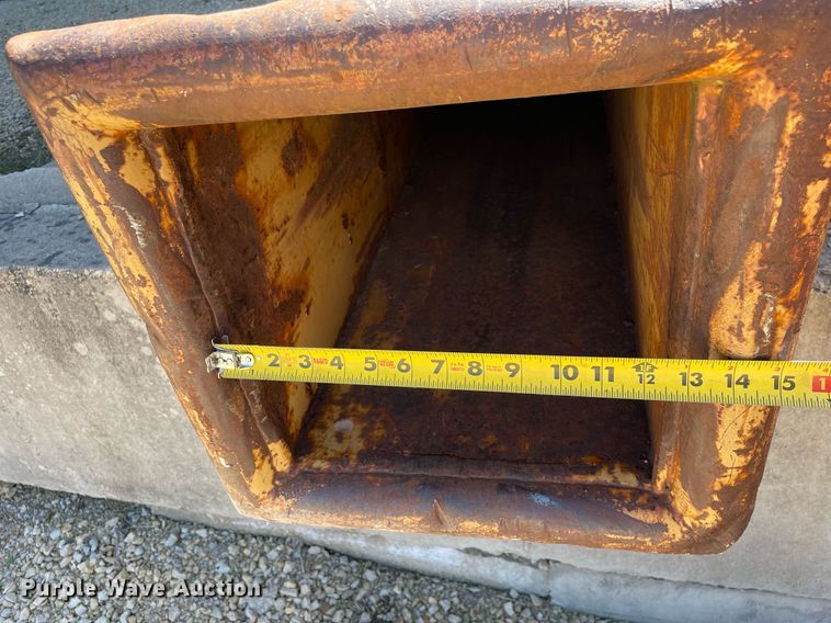 image for item LJ9616 (2) tile plow boots