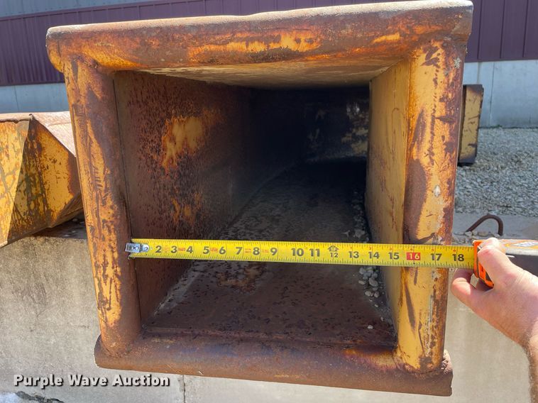 image for item LJ9616 (2) tile plow boots