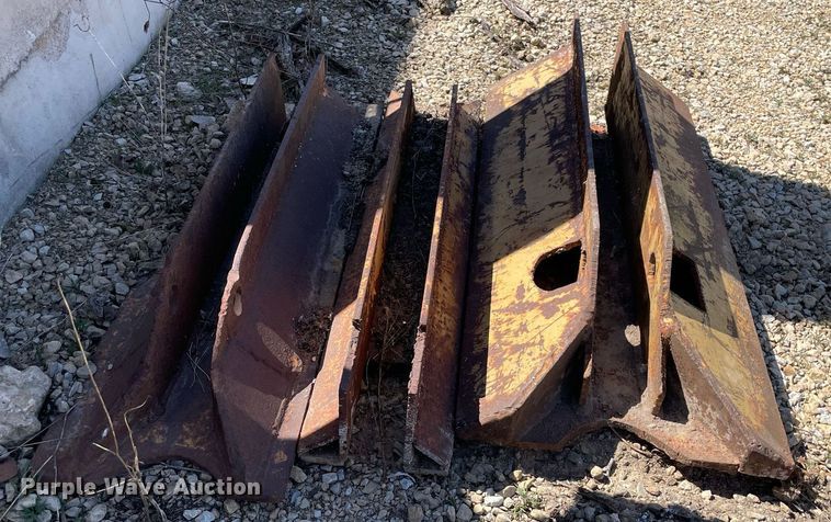 image for item LJ9616 (2) tile plow boots