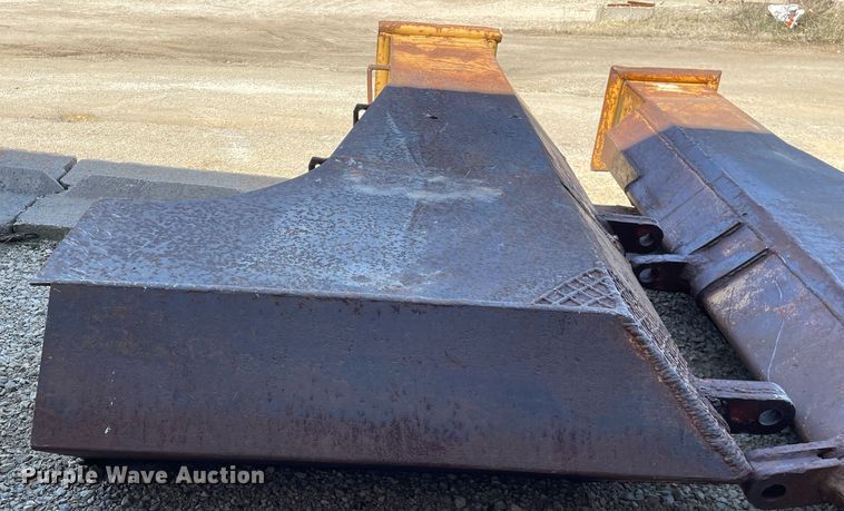 image for item LJ9616 (2) tile plow boots