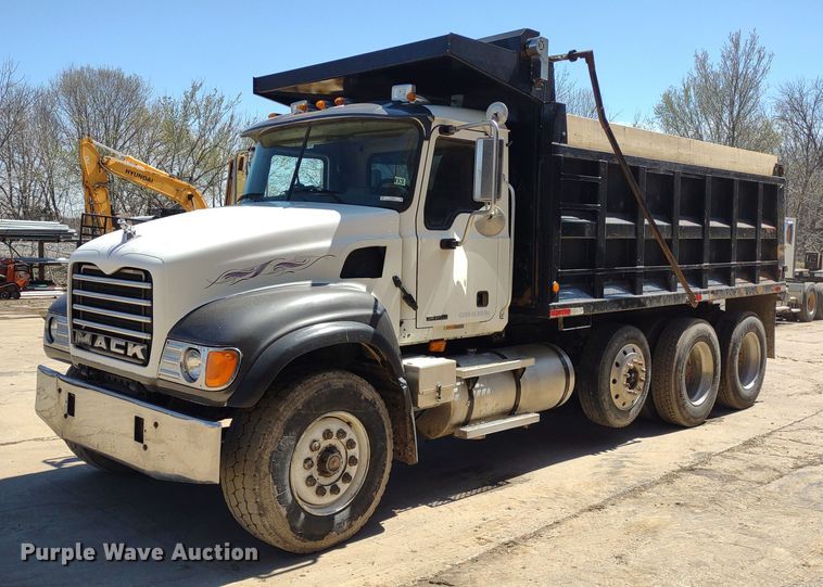 image for item LL9039 2003 Mack CV713  dump truck
