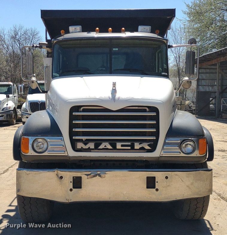 image for item LL9039 2003 Mack CV713  dump truck
