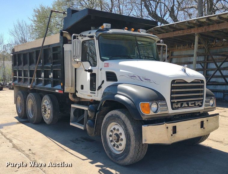 image for item LL9039 2003 Mack CV713  dump truck