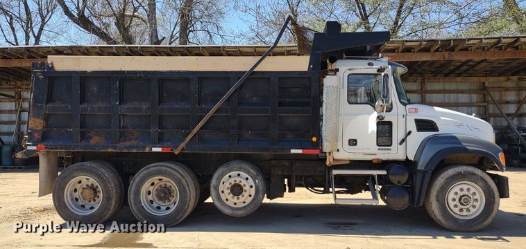 image for item LL9039 2003 Mack CV713  dump truck