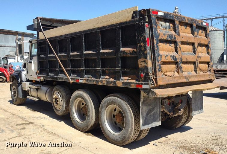 image for item LL9039 2003 Mack CV713  dump truck