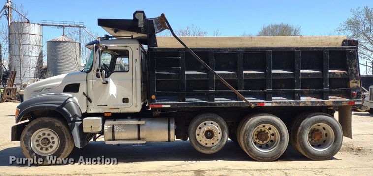 image for item LL9039 2003 Mack CV713  dump truck