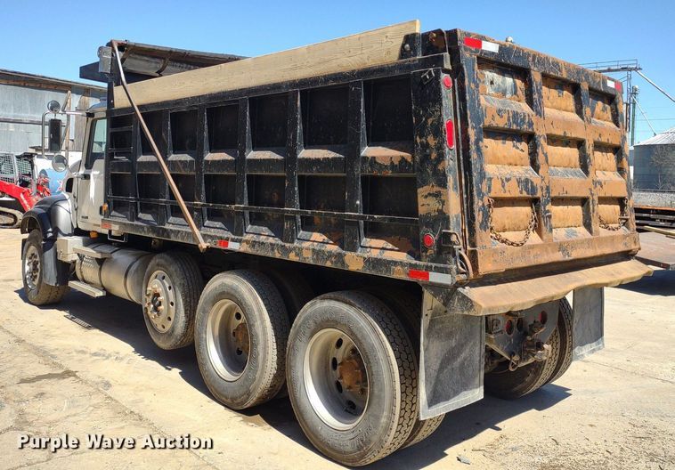 image for item LL9039 2003 Mack CV713  dump truck