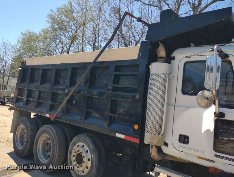 image for item LL9039 2003 Mack CV713  dump truck