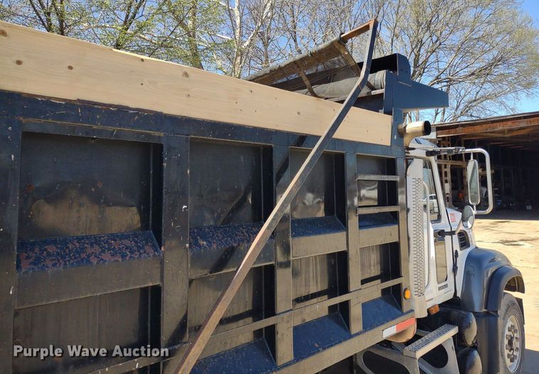 image for item LL9039 2003 Mack CV713  dump truck