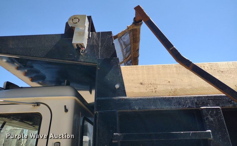 image for item LL9039 2003 Mack CV713  dump truck