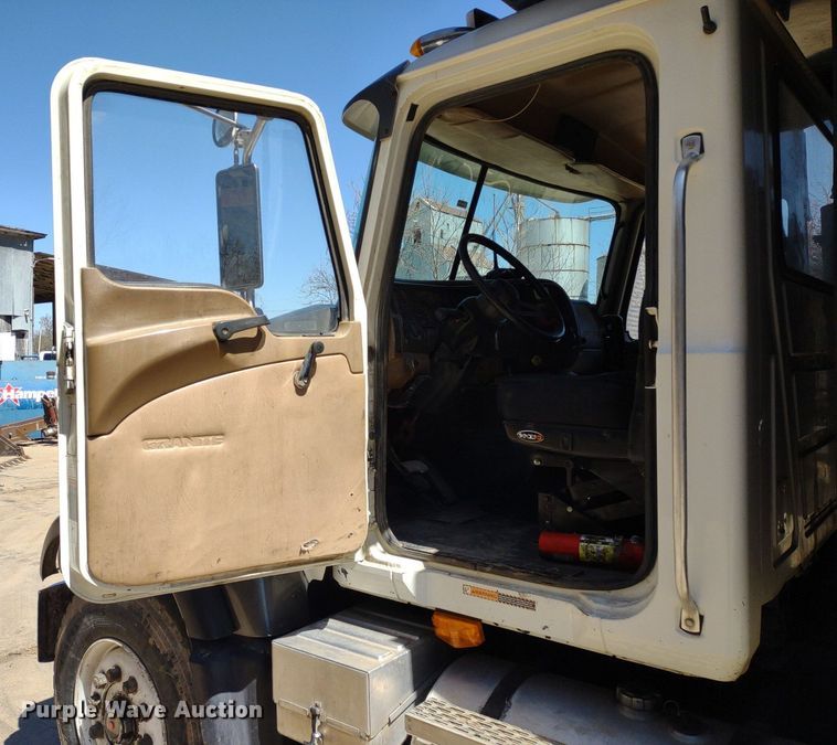 image for item LL9039 2003 Mack CV713  dump truck