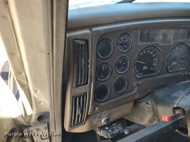 image for item LL9039 2003 Mack CV713  dump truck