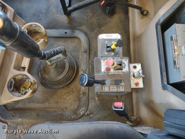 image for item LL9039 2003 Mack CV713  dump truck