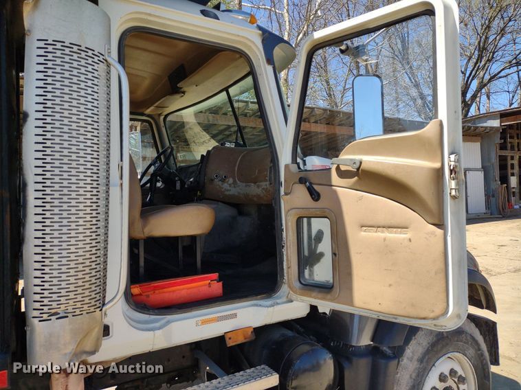 image for item LL9039 2003 Mack CV713  dump truck