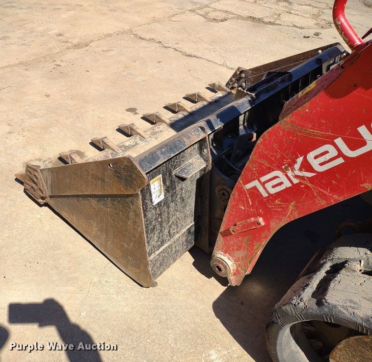 image for item LL9040 2016 Takeuchi TL10V-2  tracked skid steer loader