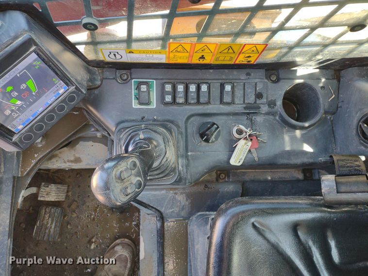 image for item LL9040 2016 Takeuchi TL10V-2  tracked skid steer loader