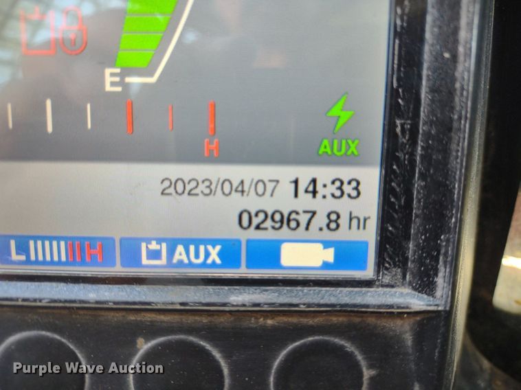 image for item LL9040 2016 Takeuchi TL10V-2  tracked skid steer loader