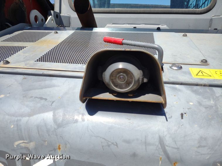 image for item LL9040 2016 Takeuchi TL10V-2  tracked skid steer loader