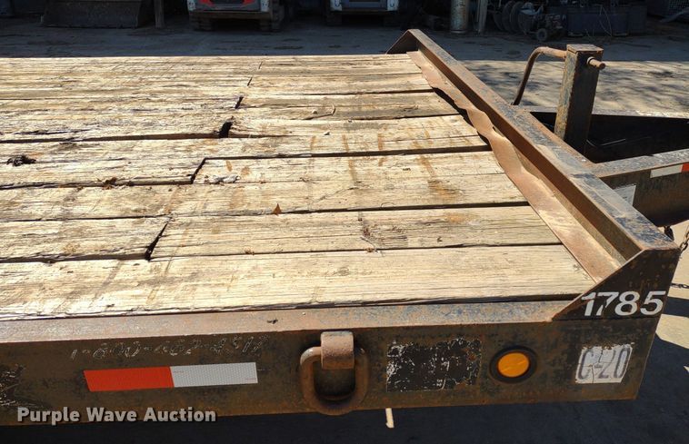 image for item LL9042 2000 Towmaster C-20  equipment trailer