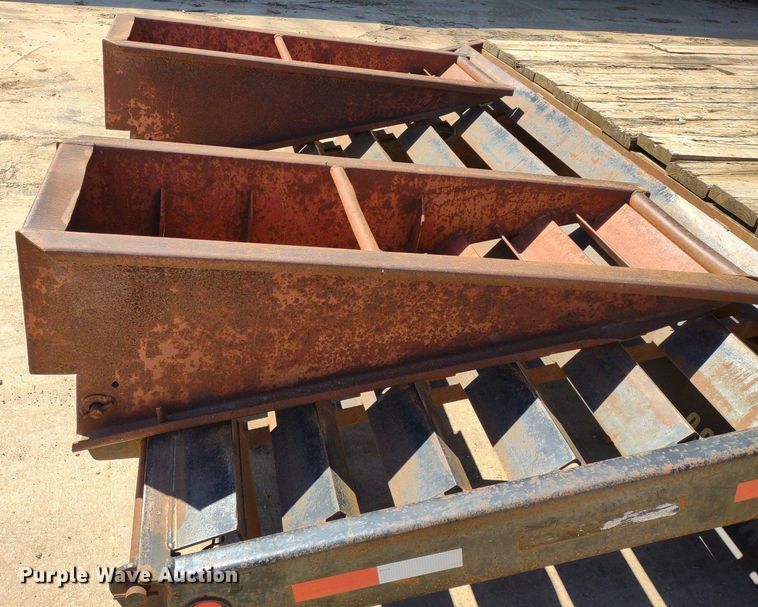 image for item LL9042 2000 Towmaster C-20  equipment trailer