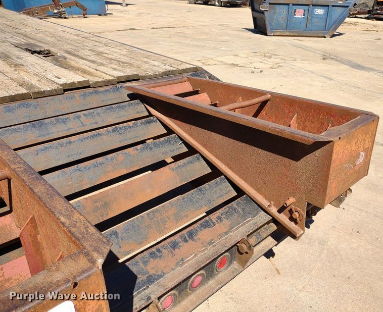 image for item LL9042 2000 Towmaster C-20  equipment trailer