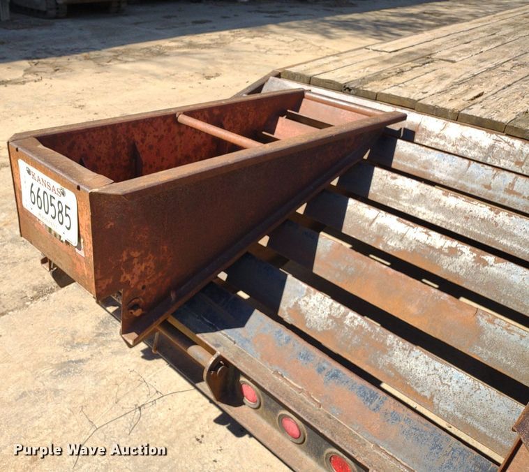 image for item LL9042 2000 Towmaster C-20  equipment trailer