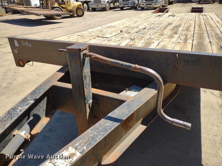 image for item LL9042 2000 Towmaster C-20  equipment trailer