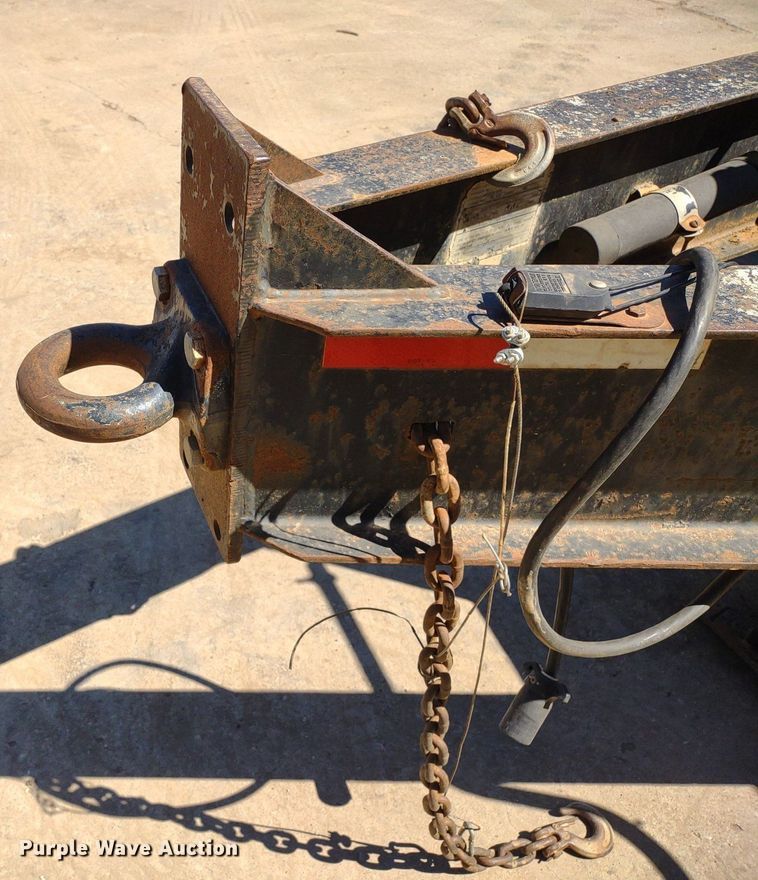 image for item LL9042 2000 Towmaster C-20  equipment trailer