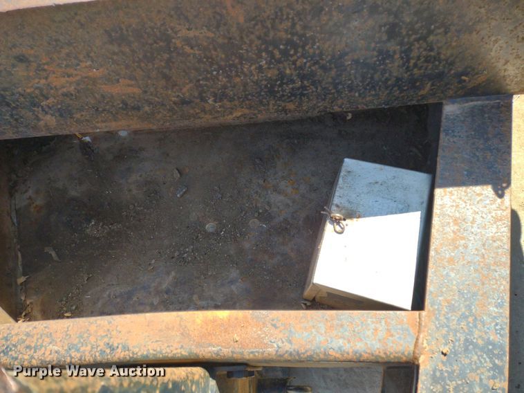 image for item LL9042 2000 Towmaster C-20  equipment trailer